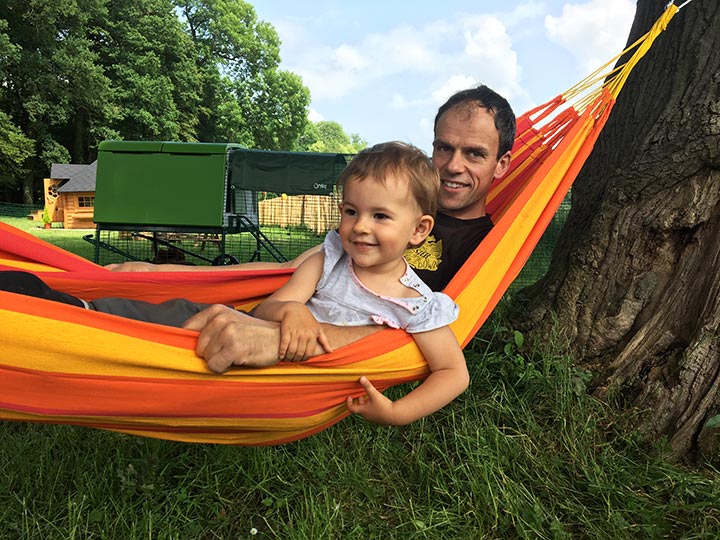Kleine Auszeit mit der ganzen Familie auf einem aktiven landwirtschaftlichen Betrieb.